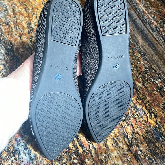 Rothy’s The Point Blavk Birdseye in gently used condition. Size 9 - Picture 2 of 8
